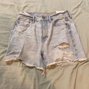 American eagle 90’s boyfriend mid-length size 4 Jean shorts light wash